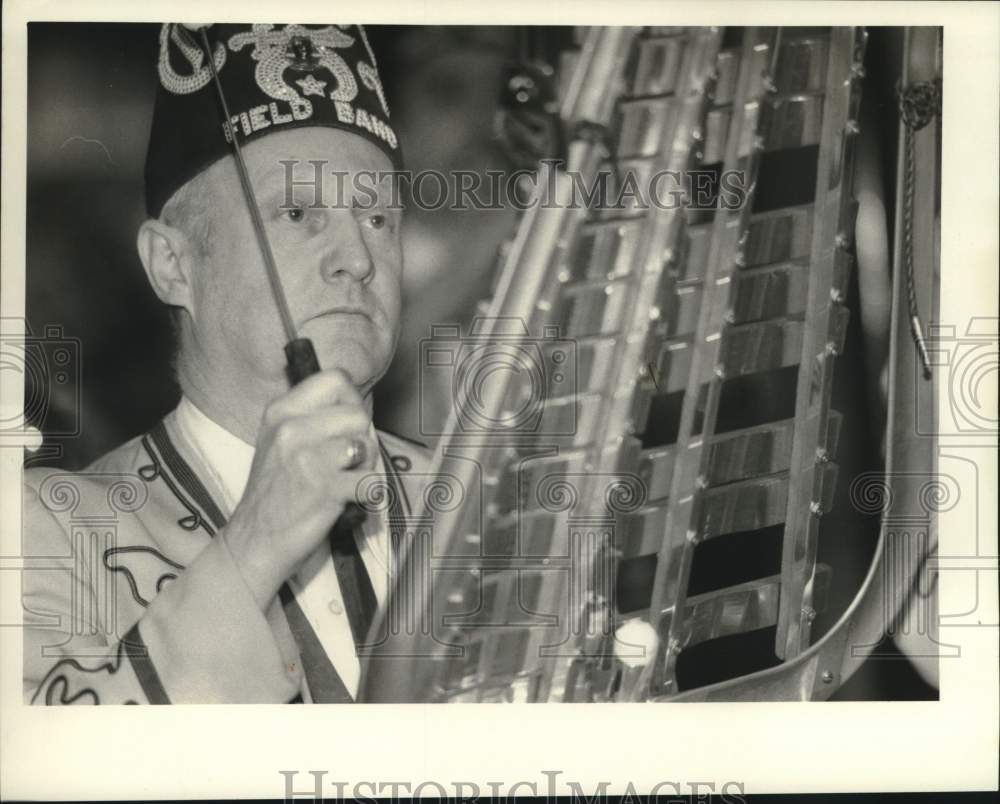 Press Photo Art Schoeck Glockenspiel Player for Tiger Shine Band at Shoppingtown- Historic Images