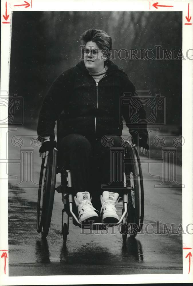 1990 Press Photo Deb Joiner Works Out in Wheel Chair for Muscular Sclerosis Walk- Historic Images