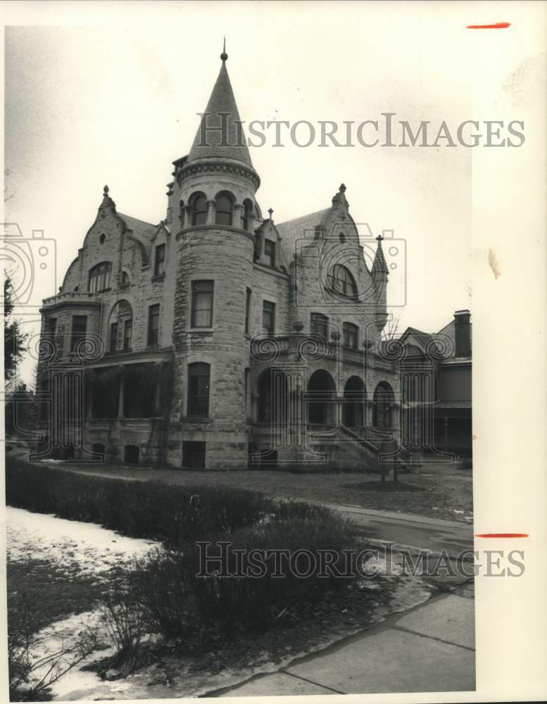 1990 Press Photo Street View of 1890 House in Cortland New York - sya15023- Historic Images