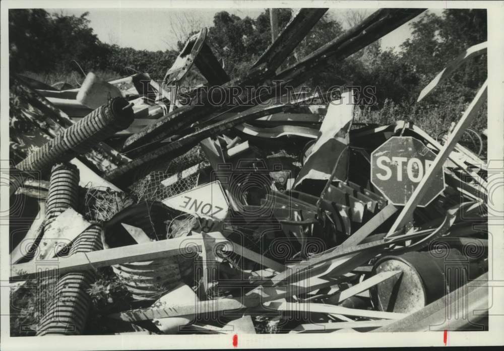 1985 Press Photo Junk and Scrap Metal Pile - sya15377- Historic Images