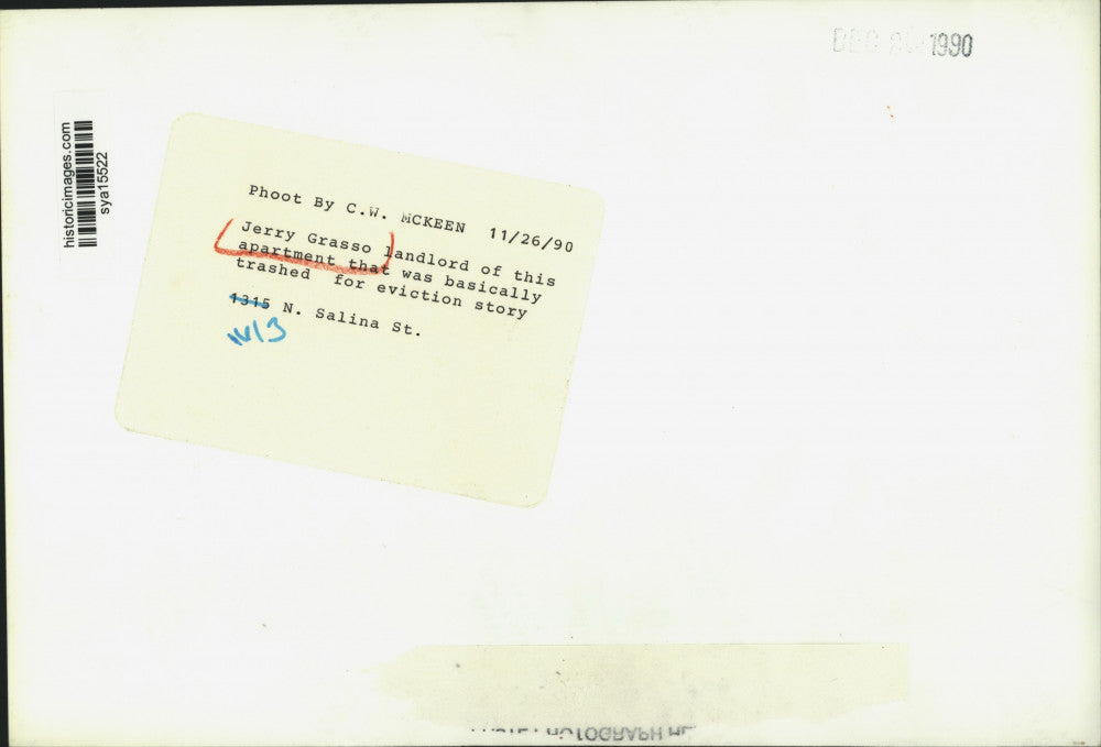 1990 Press Photo Jerry Grasso, Landlord at North Salina Street Apartment