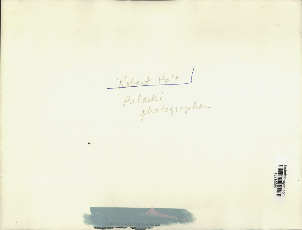 Press Photo Robert Holt, Pulaski Photographer - sya15959