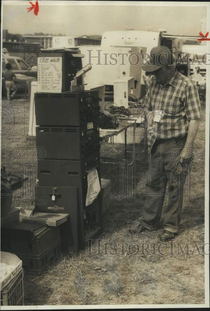 Press Photo Bob O'Neill, Ham Radio Operator at Cortland Hamfest Event