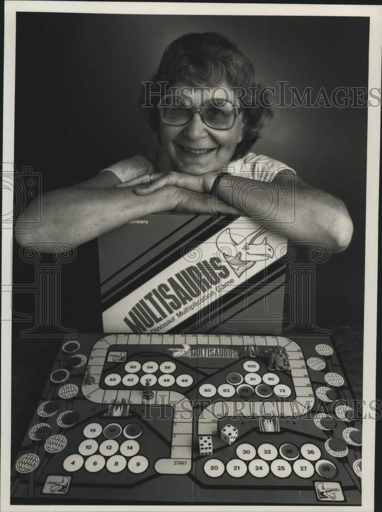 1988 Press Photo Leah Horwitz, Multisaurus Board Game Inventor - sya16156- Historic Images