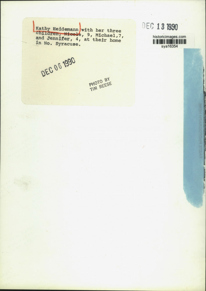 1990 Press Photo Kathy Heidemann and Children at North Syracuse Home - sya16354