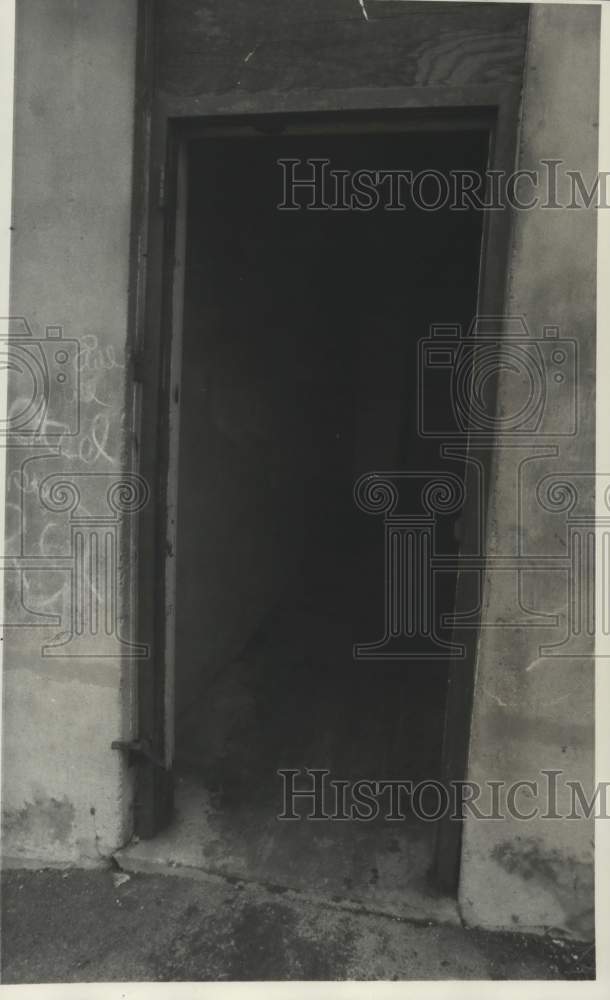 1986 Press Photo Exterior Door at Hilltop Apartments on East Fayette Street- Historic Images