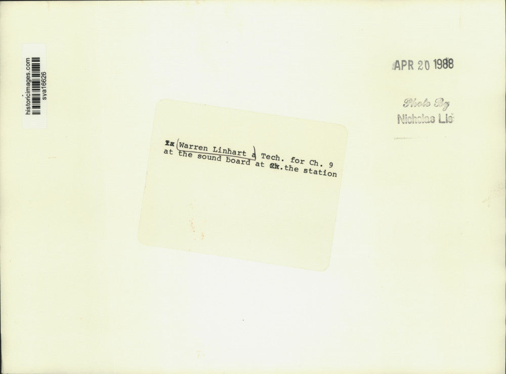 1988 Press Photo Warren Linhart, Channel 90 Station Technician at Mixing Board