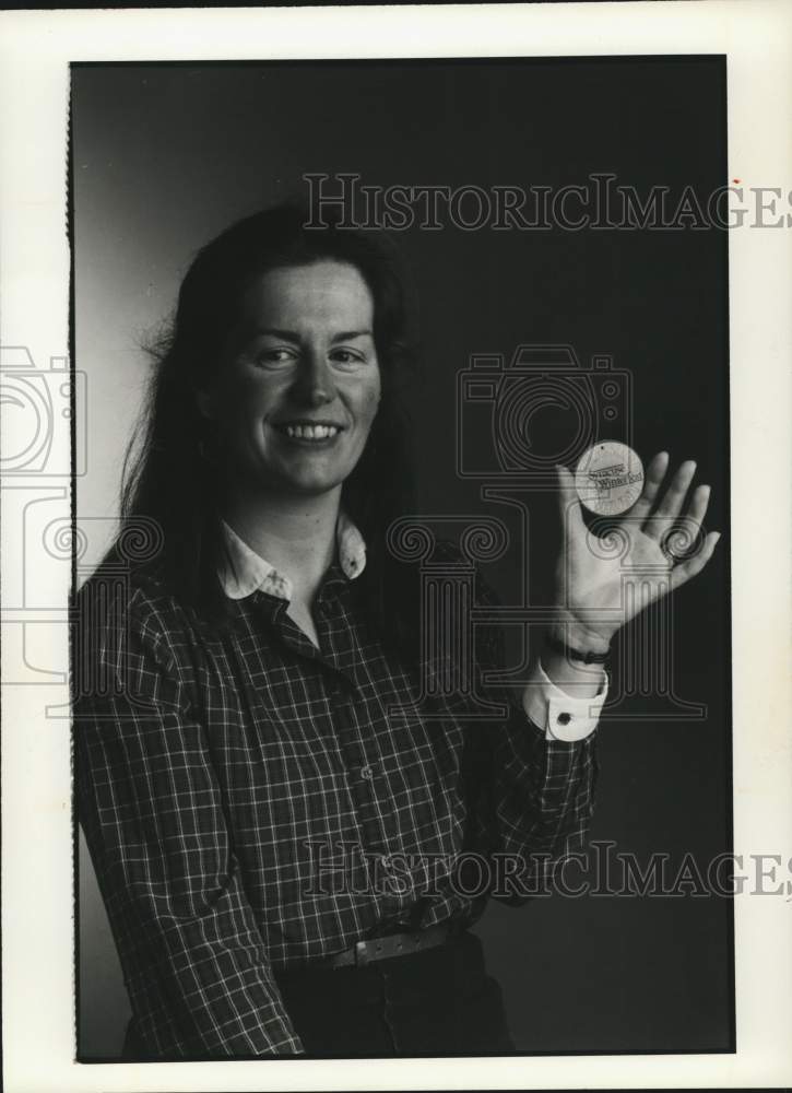 1990 Press Photo Janis Bernard in Portrait - sya17362- Historic Images