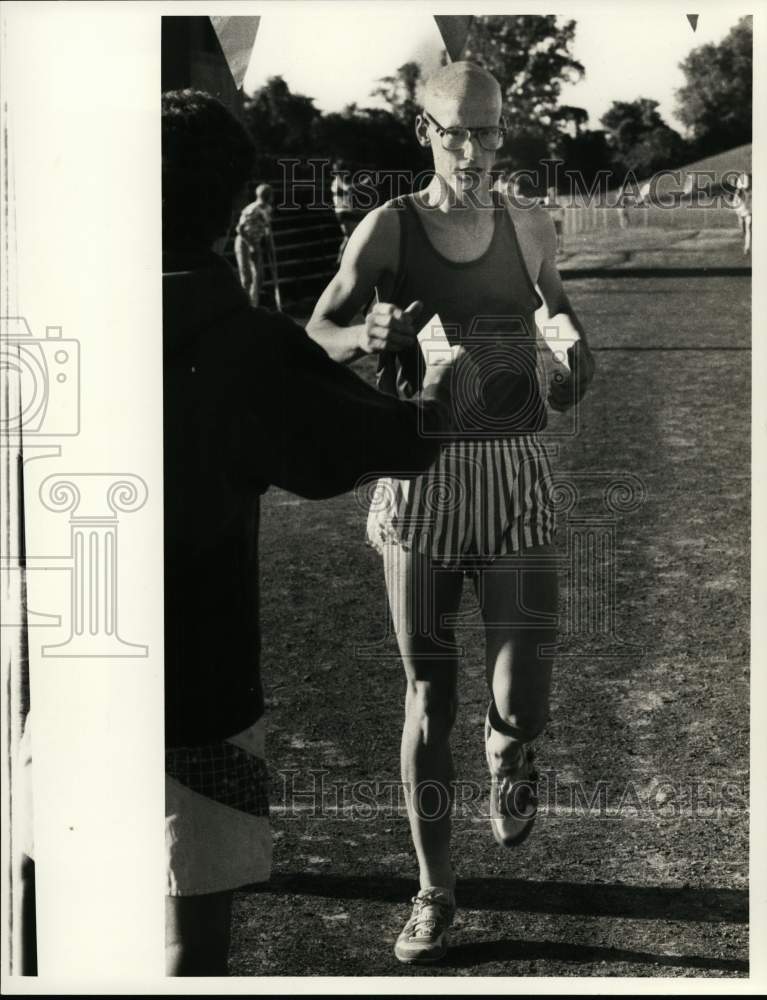 1986 Press Photo Steve Andrzejewski, Track Runner at Fayetteville Manlius High- Historic Images