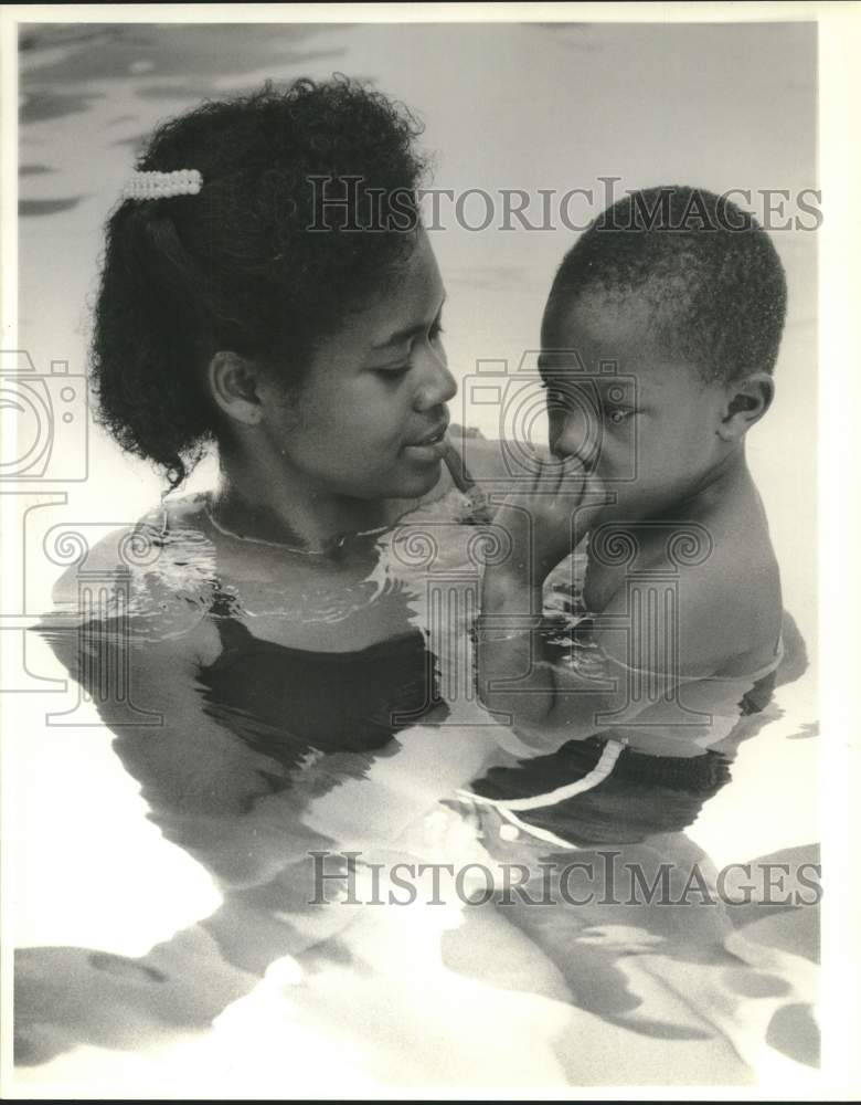 1988 Press Photo Tracey Gladden, Urban League Scholarship Winner at Wilson Pool- Historic Images