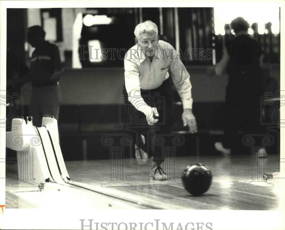 Press Photo Mike Miller at Senior Citizens Bowling Tournament in Solvay- Historic Images