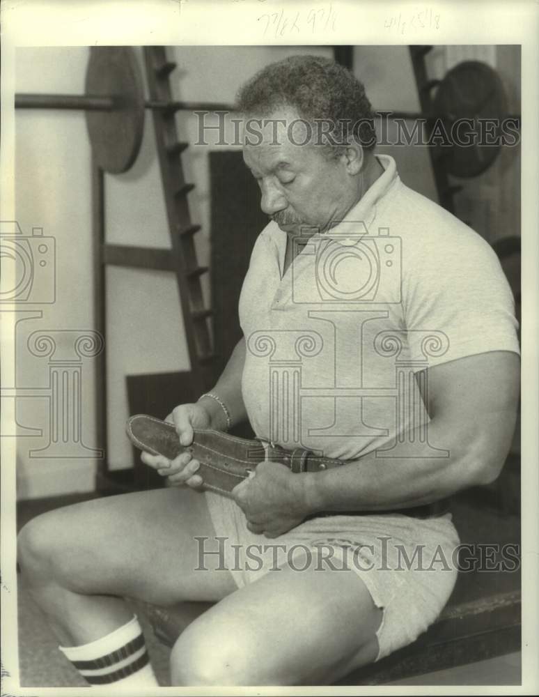 1985 Press Photo Power Lifter Randy Leonard Masters at Spartan Fitness Center- Historic Images