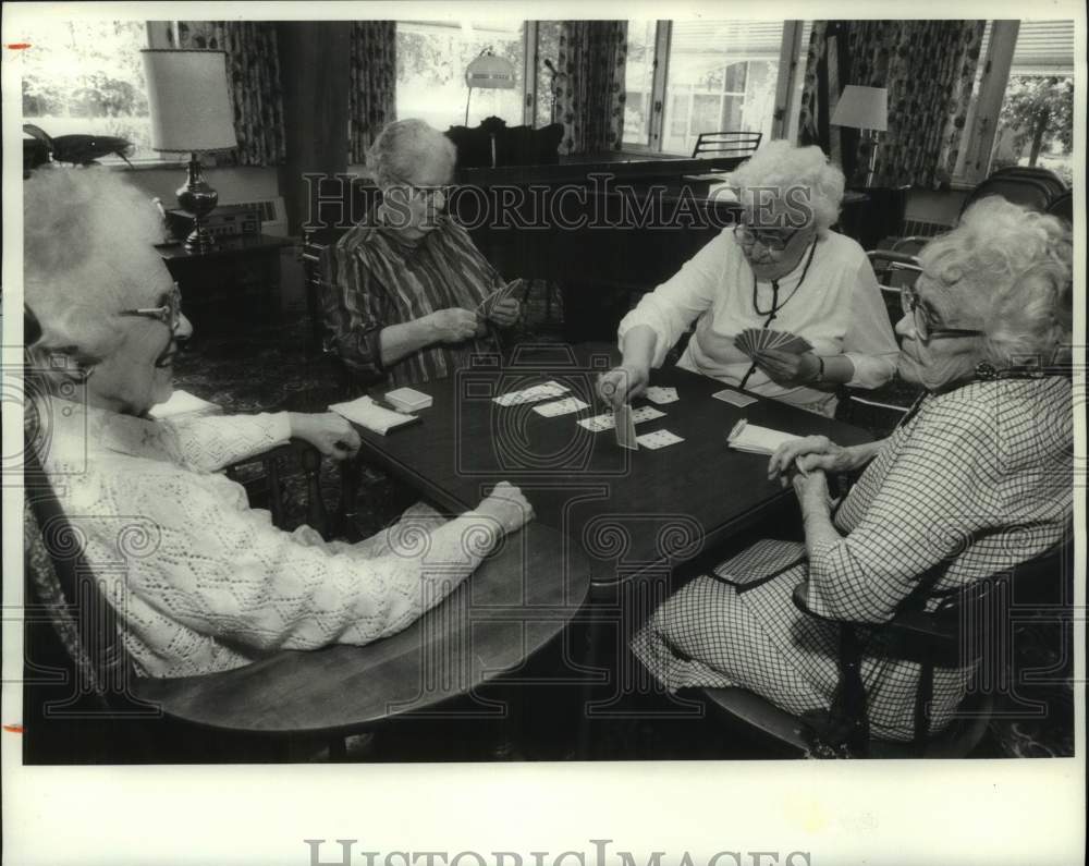 1986 Press Photo New York State Teacher's Retirement Home Bridge Game in DeWitt- Historic Images