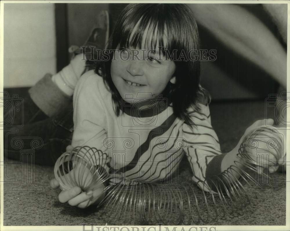 1984 Press Photo Calypso Ford at Christmas Capers Arts and Crafts Room- Historic Images