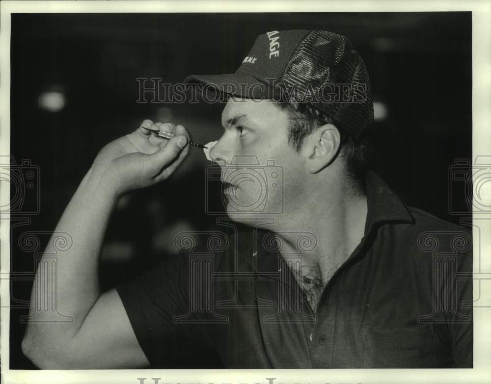 Press Photo Duane Vorhis of Locke New York Playing Darts - sya20049- Historic Images