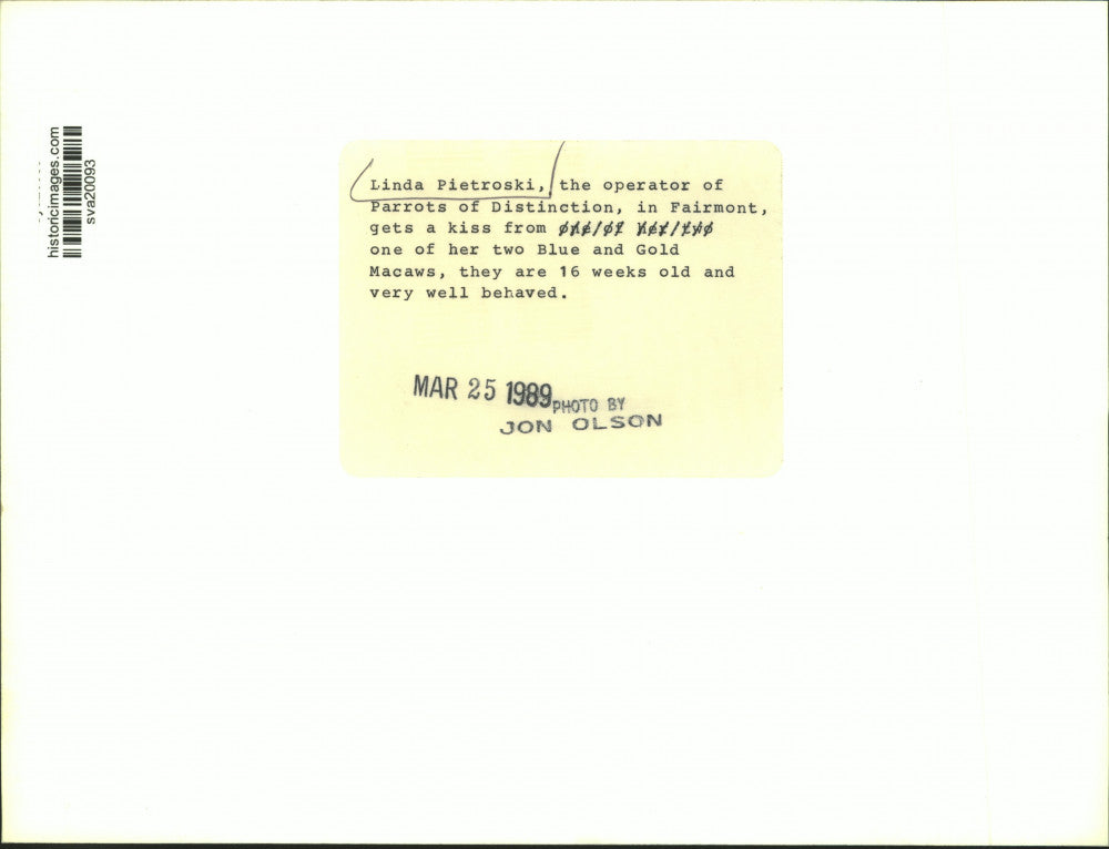 1989 Press Photo Linda Pietroski, Parrots of Distinction Operator in Fairmont