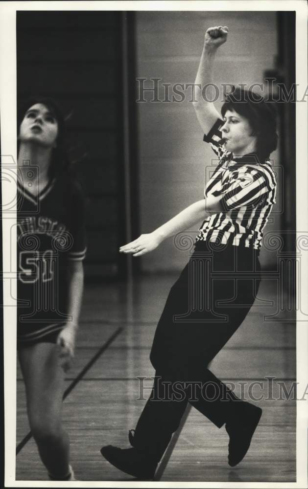 1988 Press Photo Mary Ellen Holgate, Varsity Girls Basketball Refereee- Historic Images