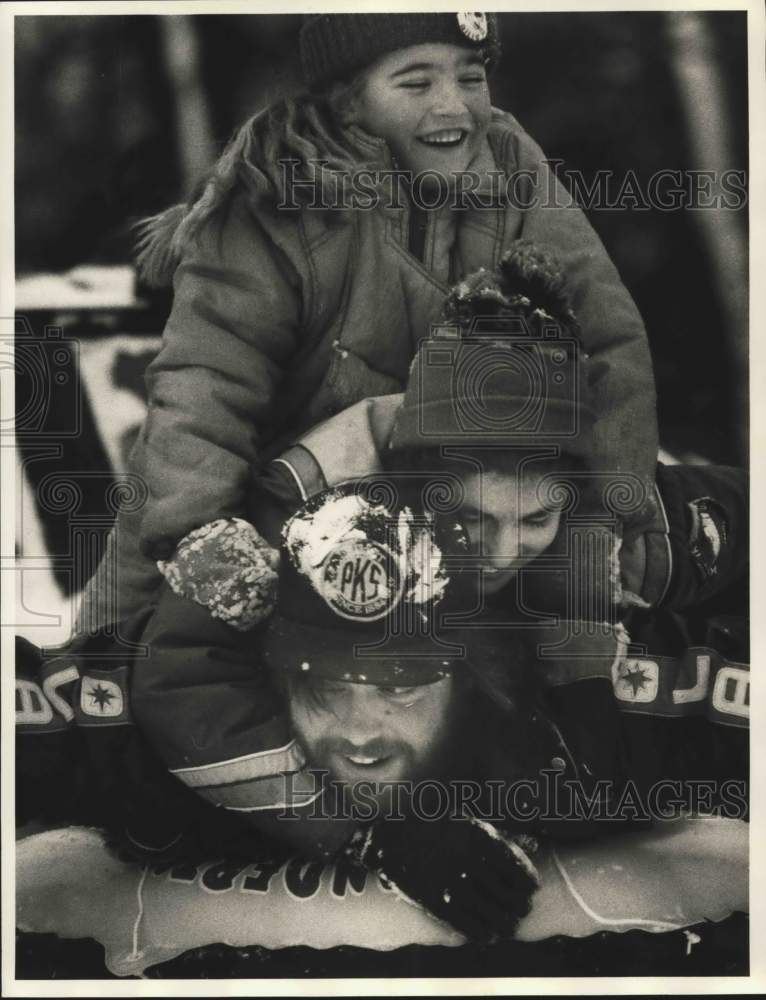 1988 Press Photo Jennifer Davies Snow Sledding at Fairgrieve Elementary School- Historic Images