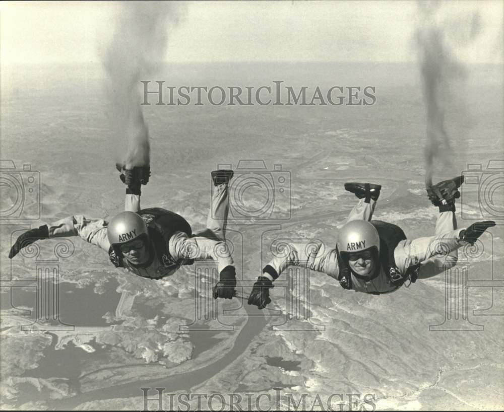 Press Photo Two Golden Knights Army Stunt Diving Team Members - sya20891- Historic Images