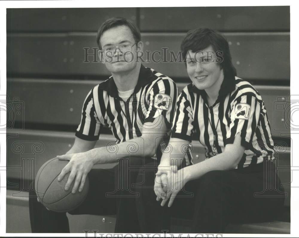 1988 Press Photo Basketball Referees Tom and Mary Ellen Holgate - sya20920- Historic Images