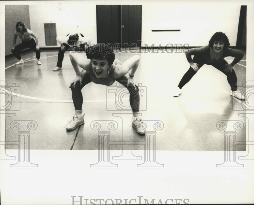 1988 Press Photo Adult Aerobics Class at Syracuse Northeast Community Center- Historic Images