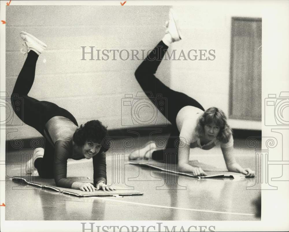 1988 Press Photo Syracuse Residents at Northeast Community Center Aerobics Class- Historic Images