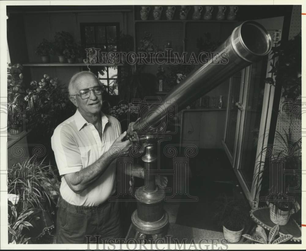 1992 Press Photo Joseph Italiano, Onondaga Community College Astronomy Teacher- Historic Images