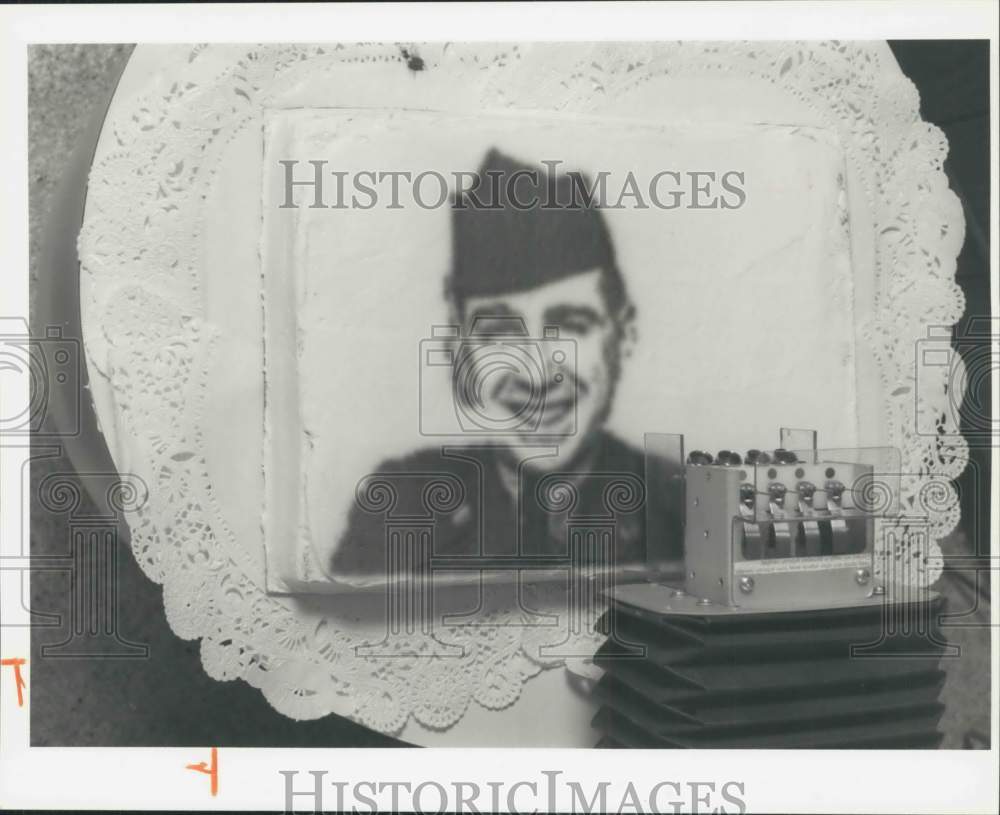 1990 Press Photo Fremont Bakery's "Sweet Art" Cake Decorating Printer in Action- Historic Images