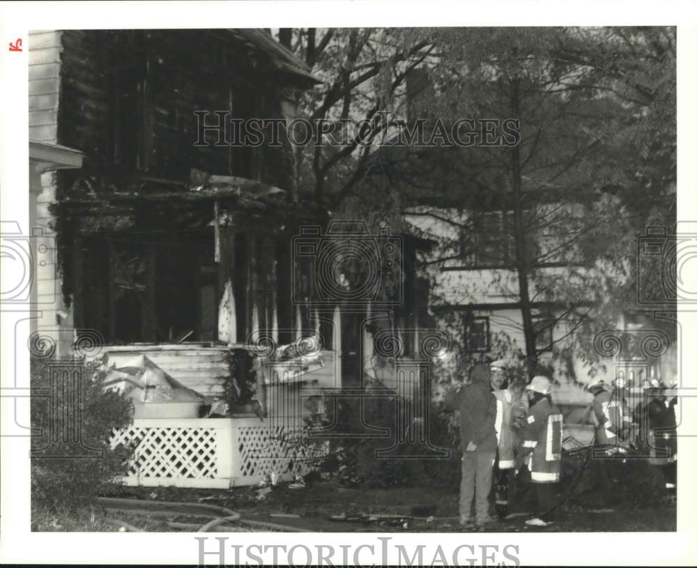 1991 Press Photo Firefighters at 310 Kirk Avenue House Fire Damage in Syracuse