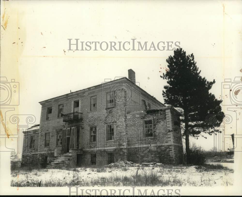 1982 Press Photo Old Stone Hospital at Madison Barracks, Sackets Harbor- Historic Images