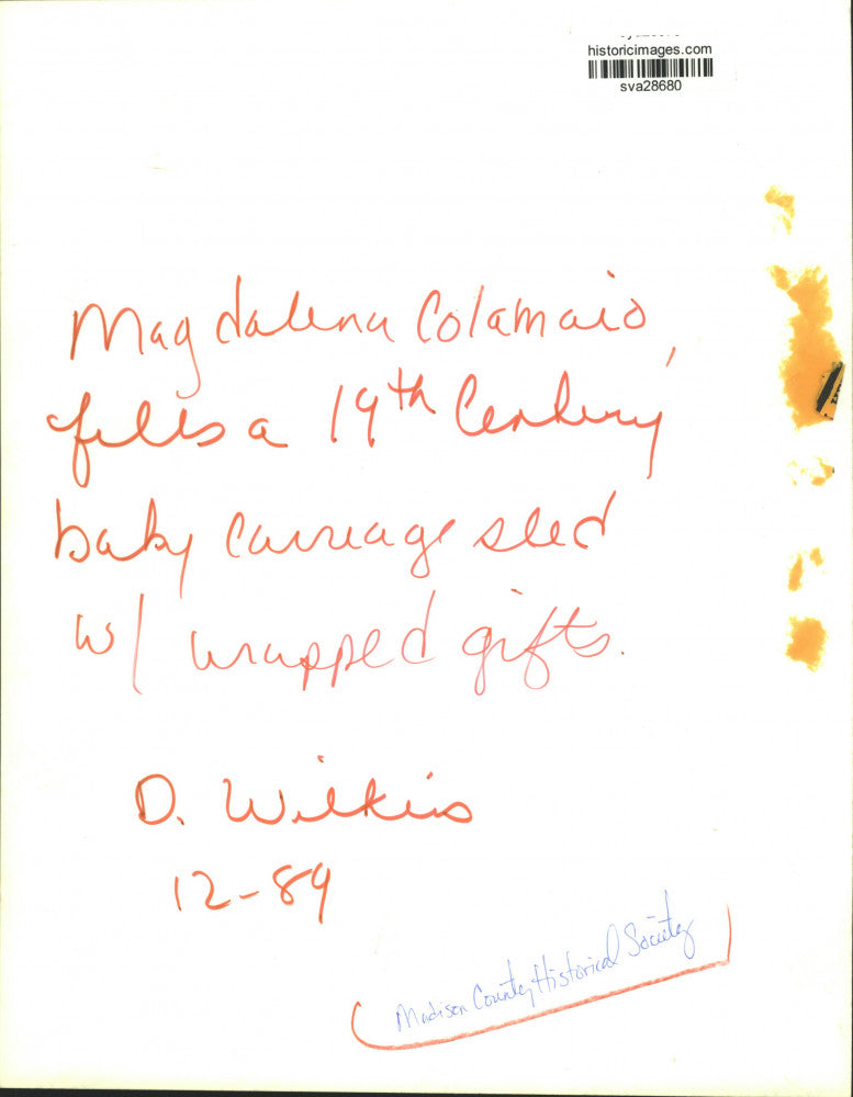 1989 Press Photo Magdalena Colamaio Decorates Madison County Historical Society