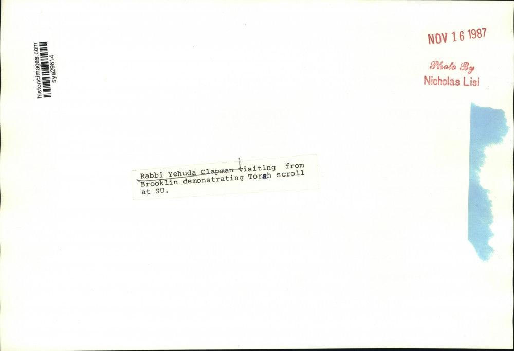 1987 Press Photo Rabbi Yehuda Clapman visits with Syracuse University students