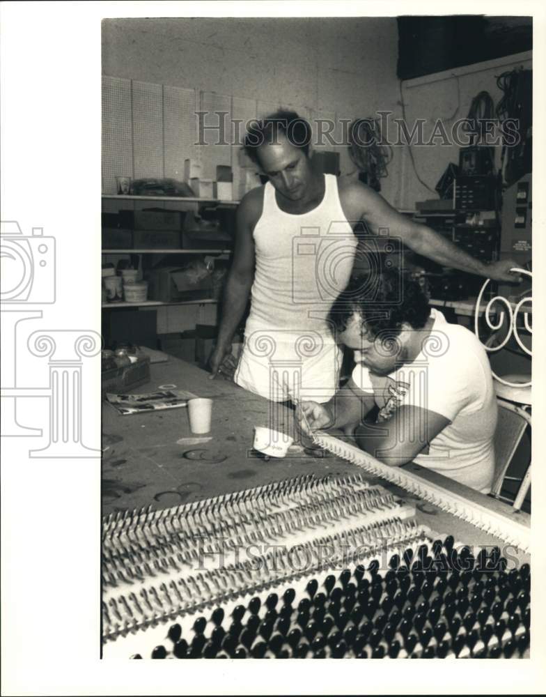 Press Photo Dom & Donnie Bello Work in Workshop - sya30252