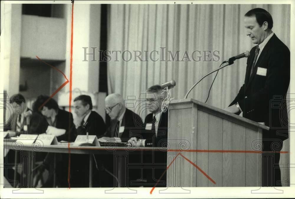 1985 Press Photo Phil Griffen at Podium, Farm Breakfast, Syracuse, New York