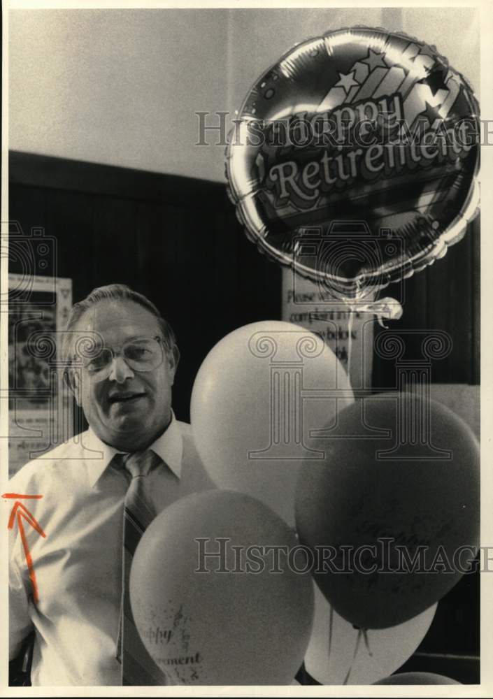 Press Photo John Malandruccolo, Retiring Auburn Police Detective - sya38089- Historic Images