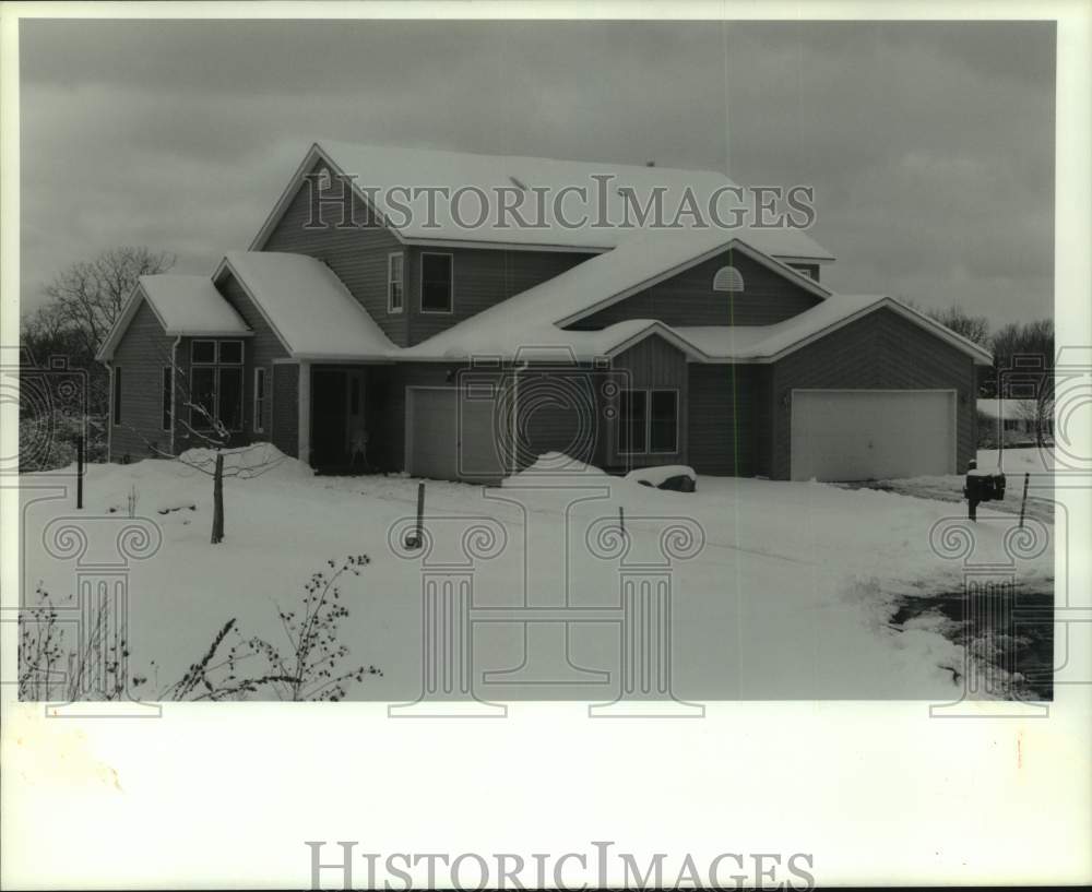 1990 Press Photo Crown Point House of the Week Exterior on Reliant Road- Historic Images