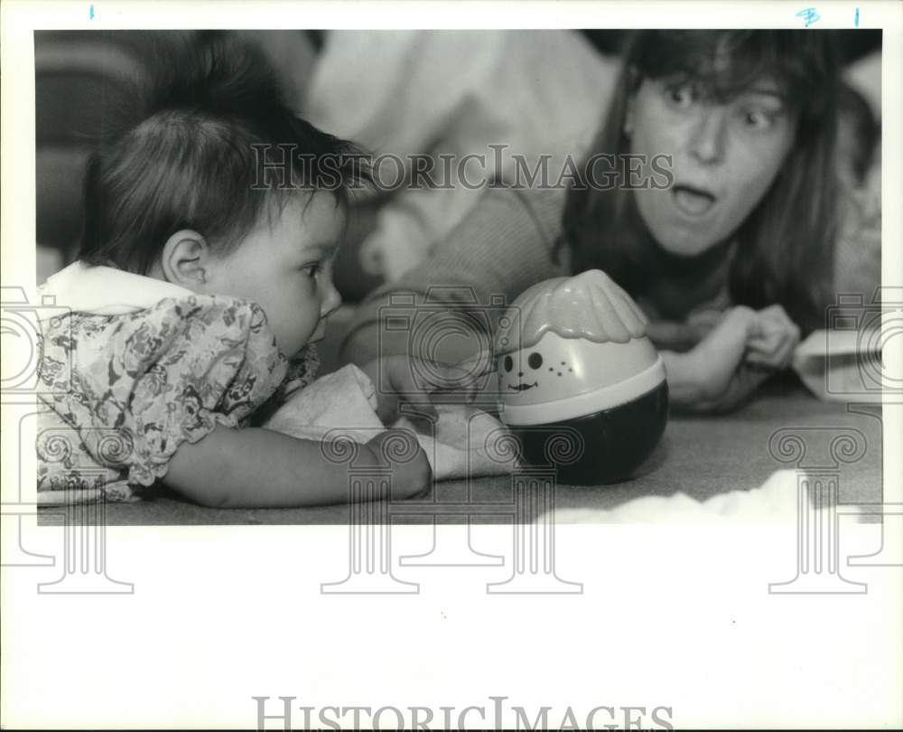 1991 Press Photo Alice Thompson with Baby Emily Brown at Syracuse University