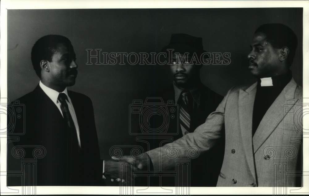 1988 Press Photo Paul Robeson Actors in &quot;In Our Own Backyard&quot; Play Scene- Historic Images