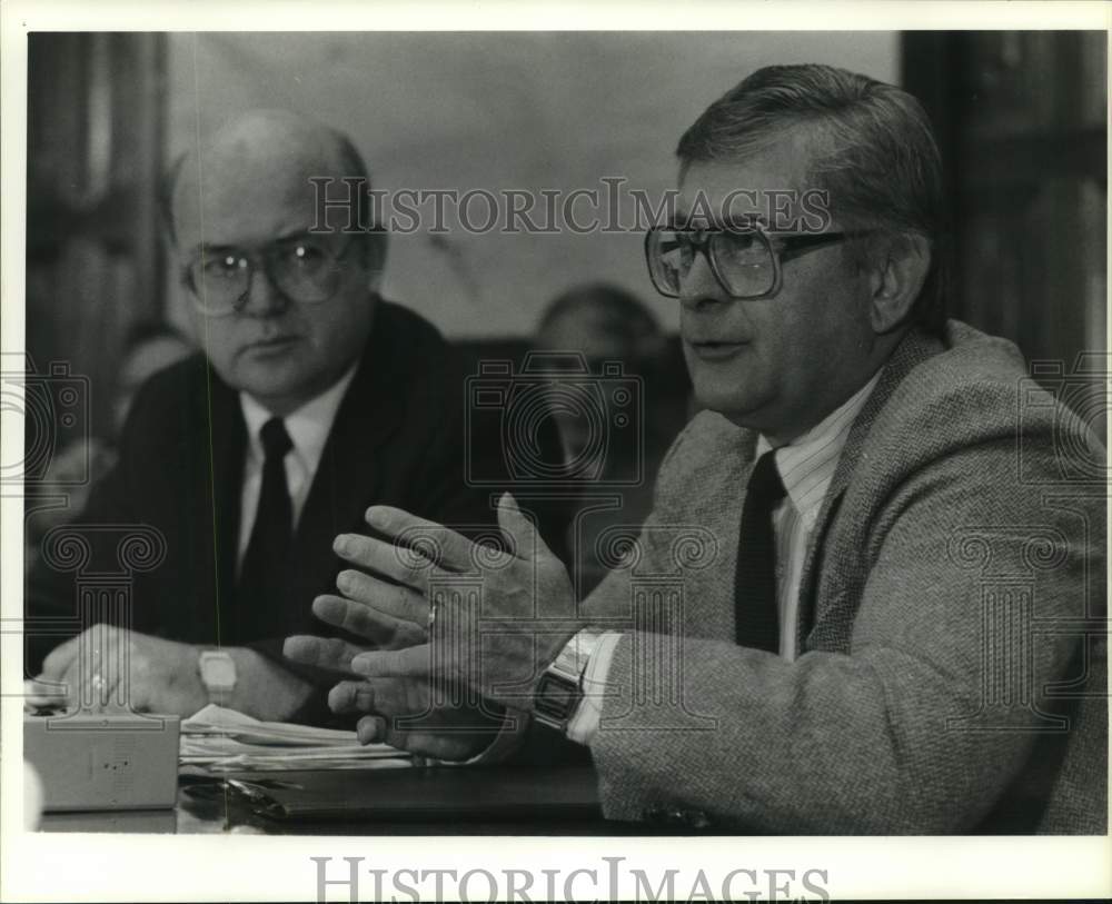 1987 Press Photo Ron Stott and Stephen Vislosky at District Attorney Meeting- Historic Images