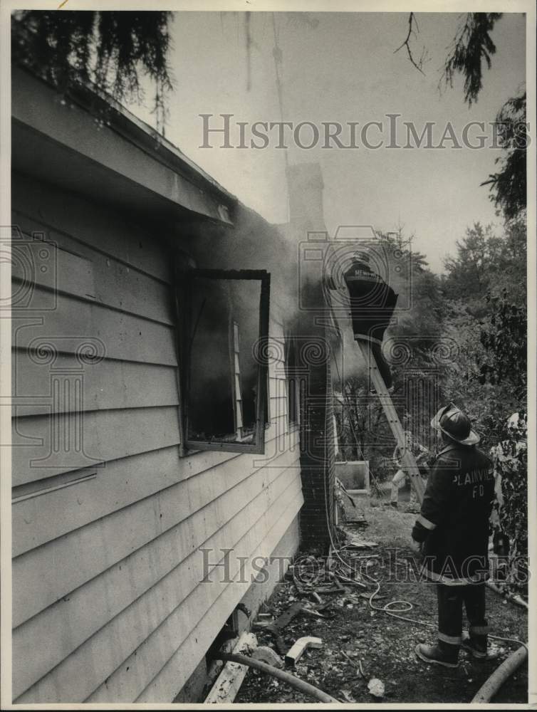 1983 Press Photo Firefighters at Morgan Road House fire Near Jack&#39;s Reef- Historic Images