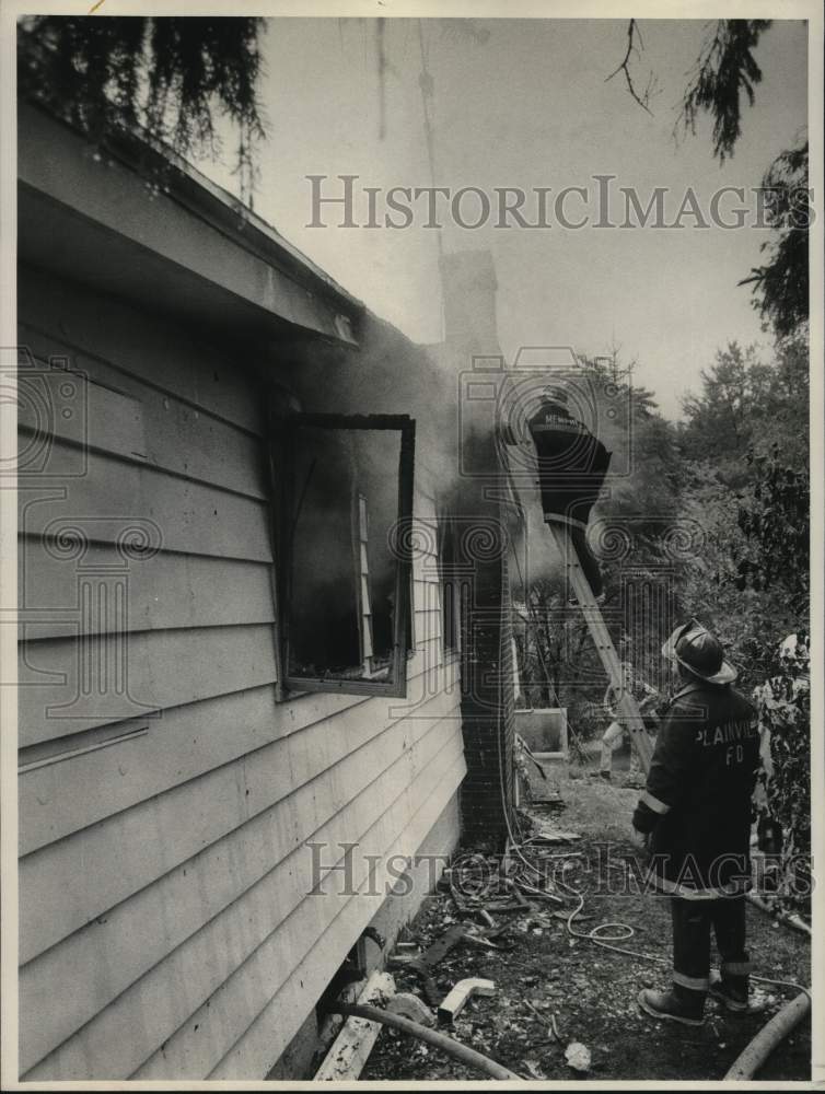 1983 Press Photo Firefighters at Morgan Road House fire Near Jack's Reef- Historic Images