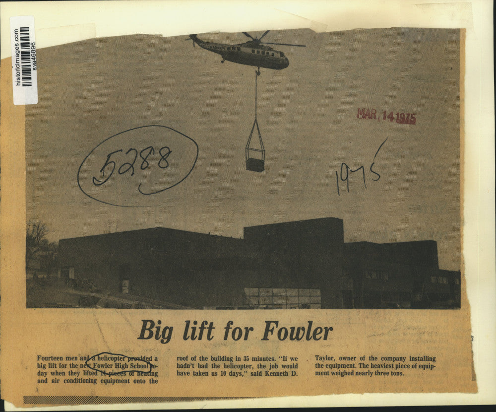 1975 Press Photo Helicopter Delivers Air Conditioner Over Fowler High School
