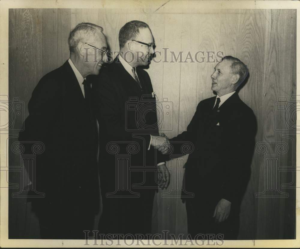 1985 Press Photo Chape Condit of Sun Oil in Syracuse, New York with Executives- Historic Images