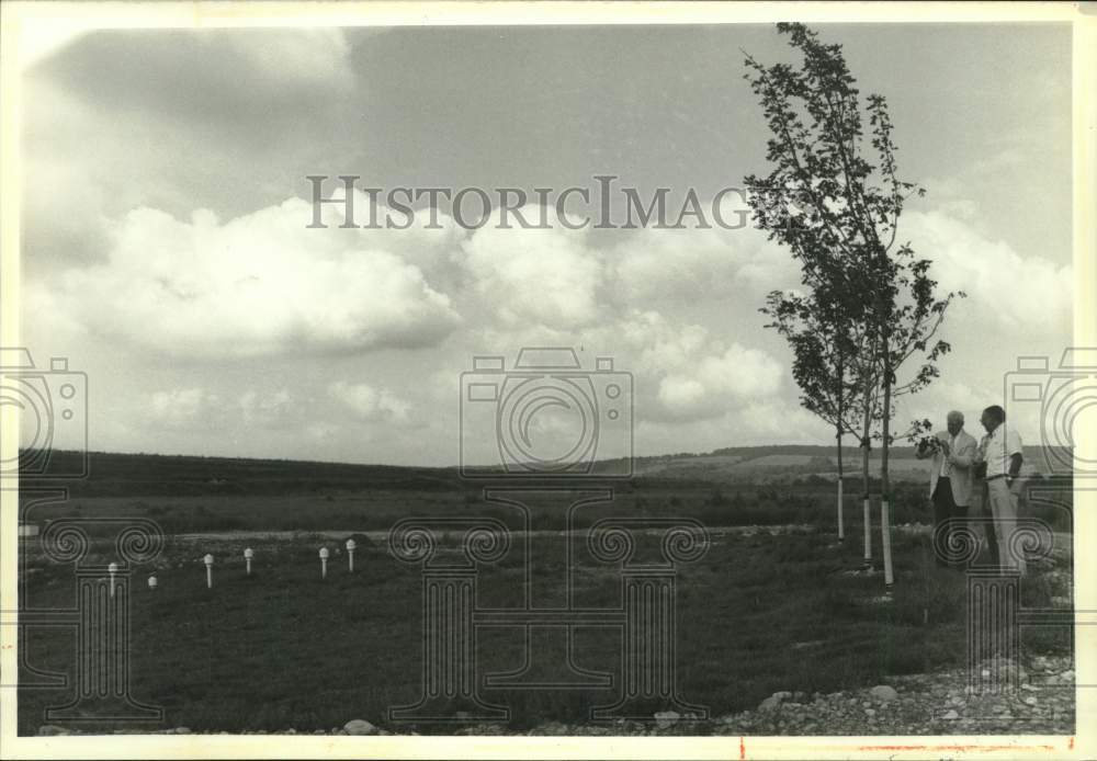 1988 Press Photo Jack Haley and Jack Rourke at Allied Signal Wastebeds- Historic Images