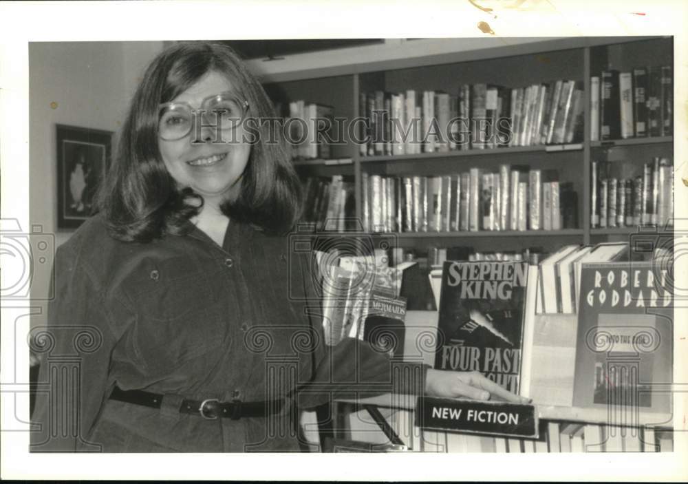 1991 Press Photo Sue Norn at Book Store - sya55501- Historic Images