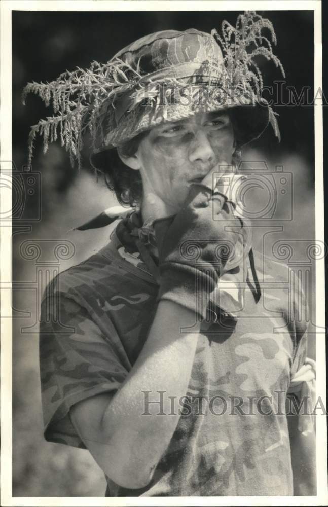 1985 Press Photo Chris Larsen of North Syracuse after splat ball game- Historic Images