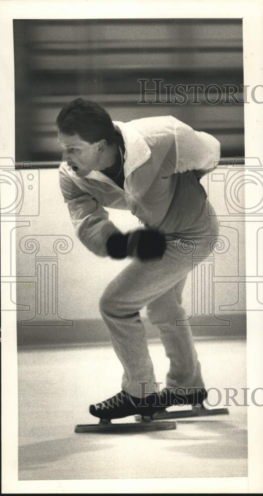 1989 Press Photo New York-Medical student Joseph Borer skates in skate-a-thon- Historic Images