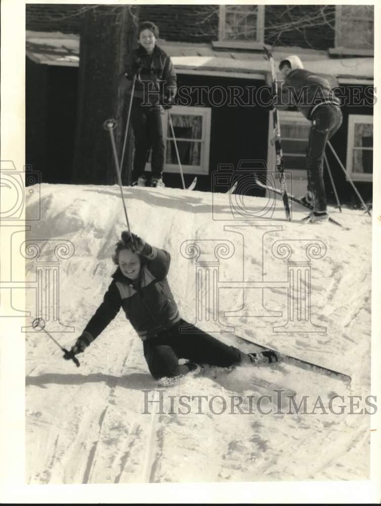 1985 Press Photo Students Skiing at Mexico Academy and Central School Class- Historic Images