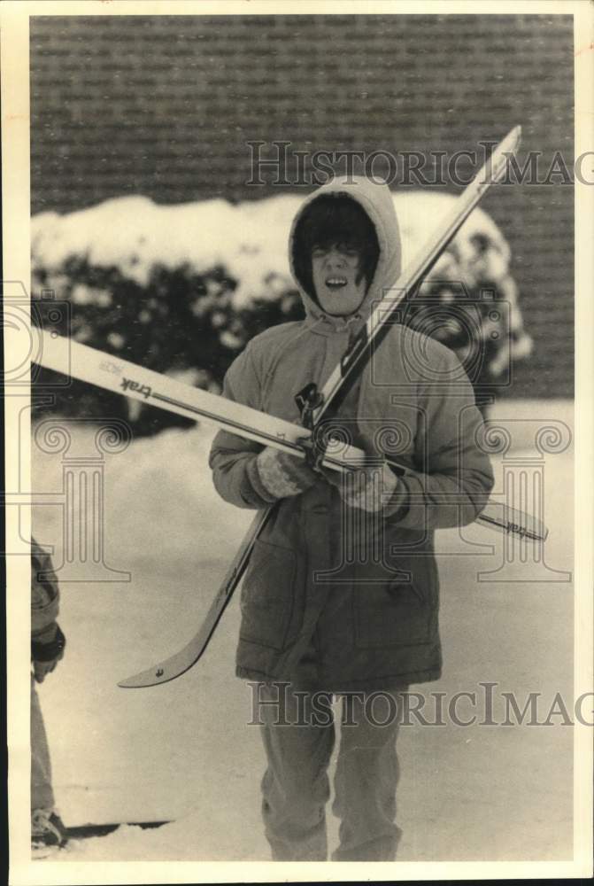 Press Photo Skier Carrying Skis in Portrait - sya61537- Historic Images