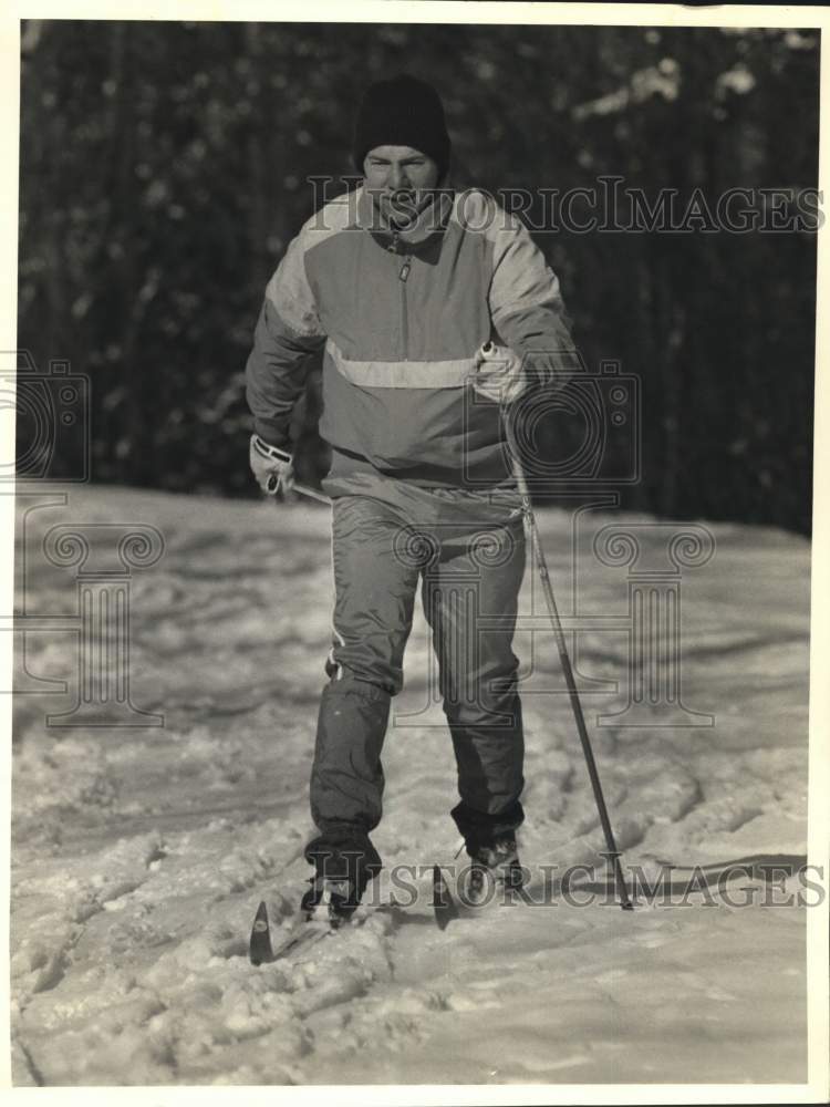 1988 Press Photo John Nippert, from Kirkville, Skiing at Green Lakes Skate Park- Historic Images